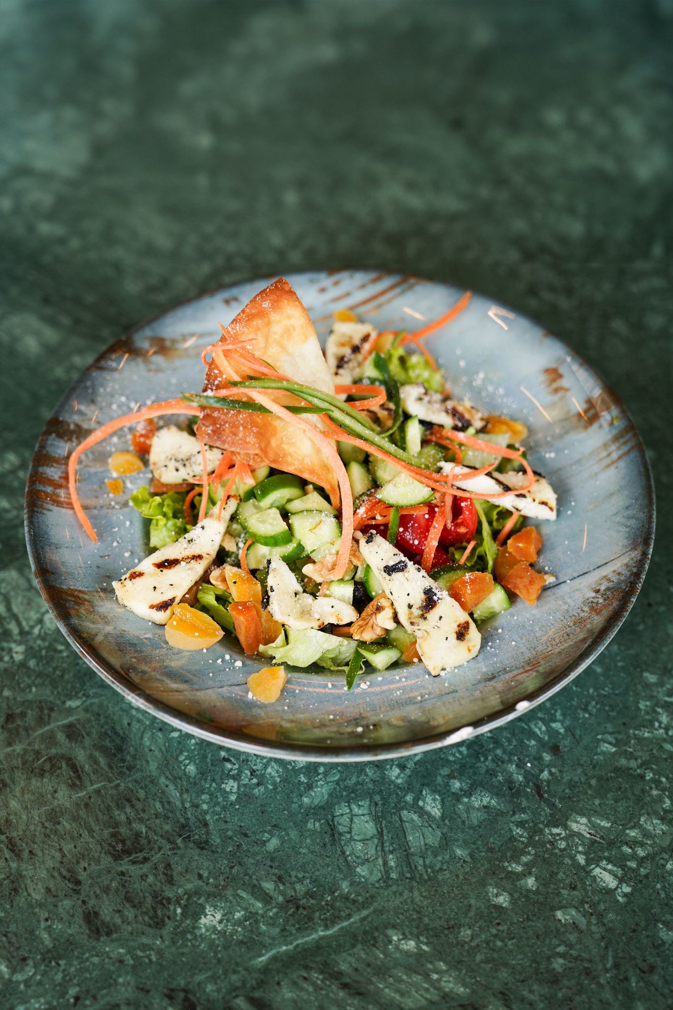 Hellim peynirli salata 